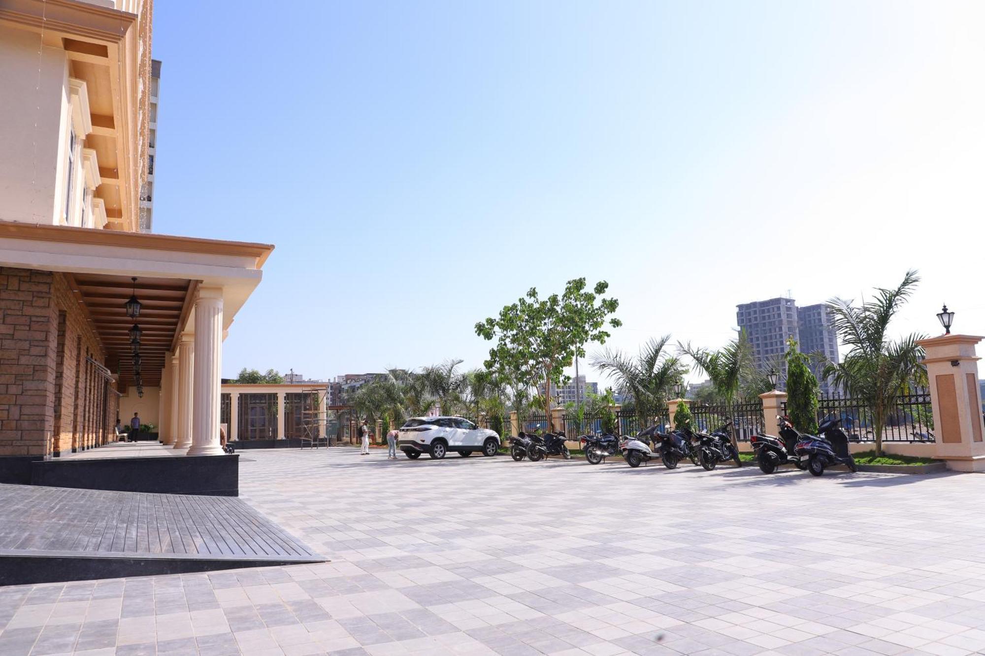 Le Vivanta Virar Bagian luar foto