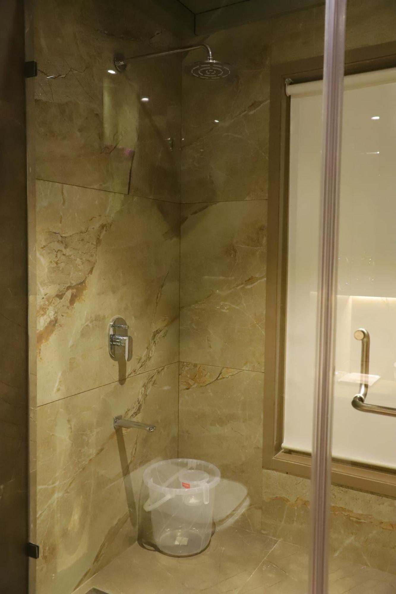 Le Vivanta Virar Bagian luar foto