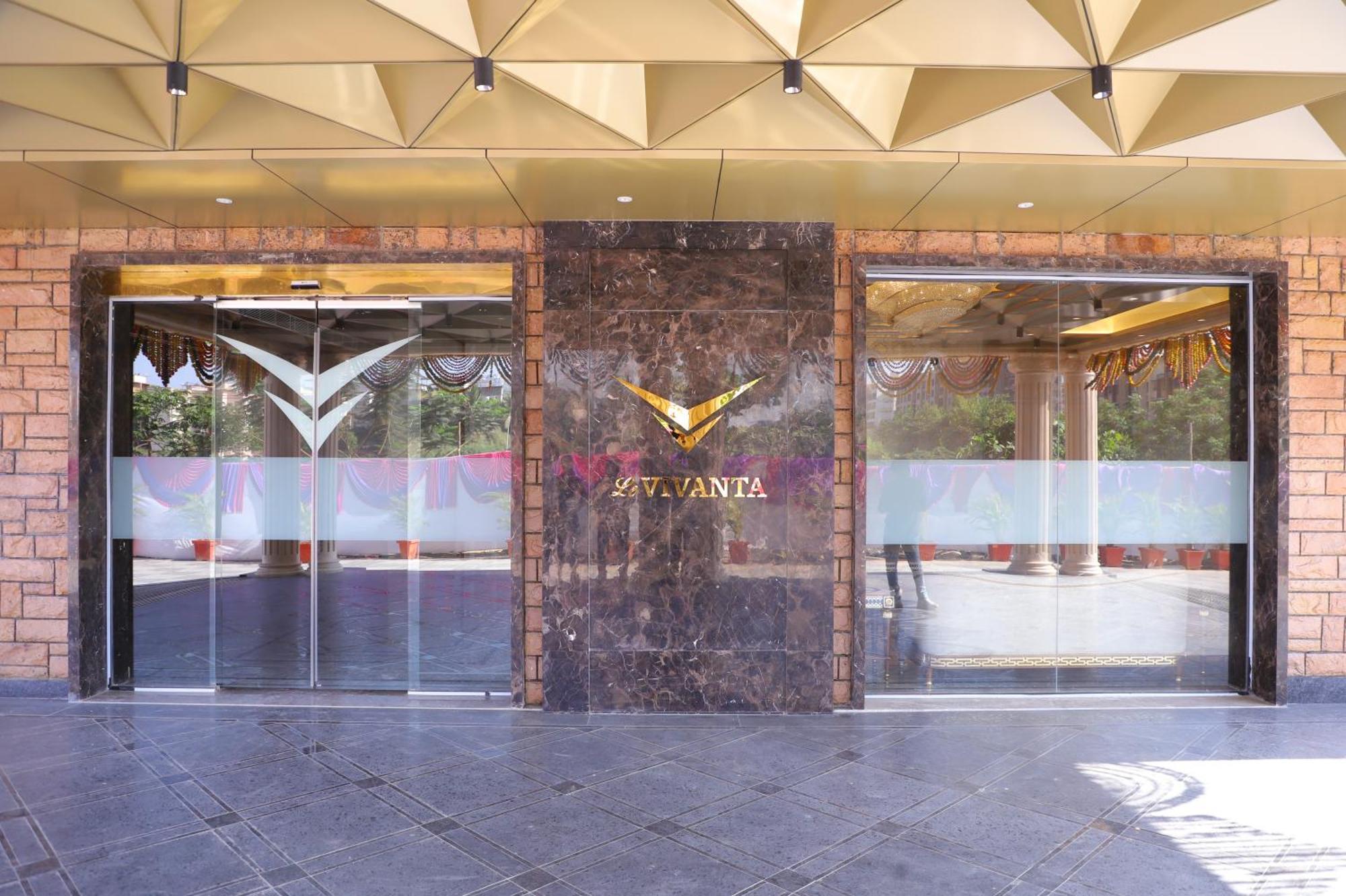 Le Vivanta Virar Bagian luar foto