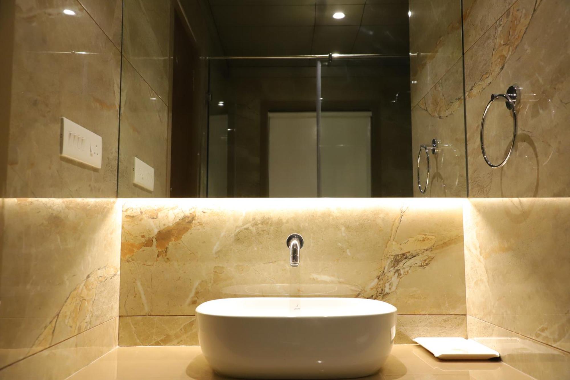 Le Vivanta Virar Bagian luar foto
