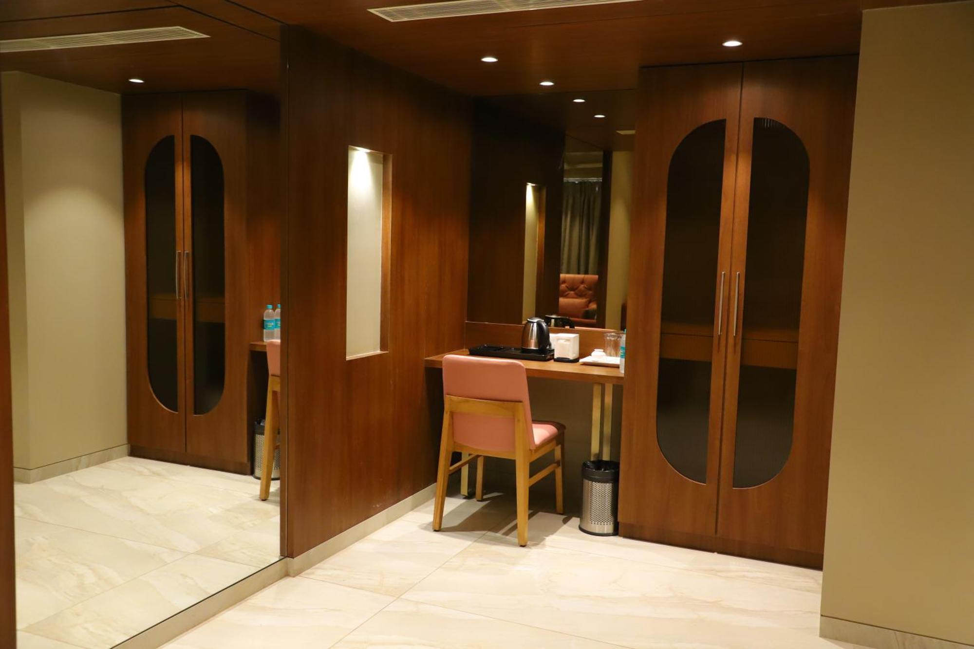 Le Vivanta Virar Bagian luar foto