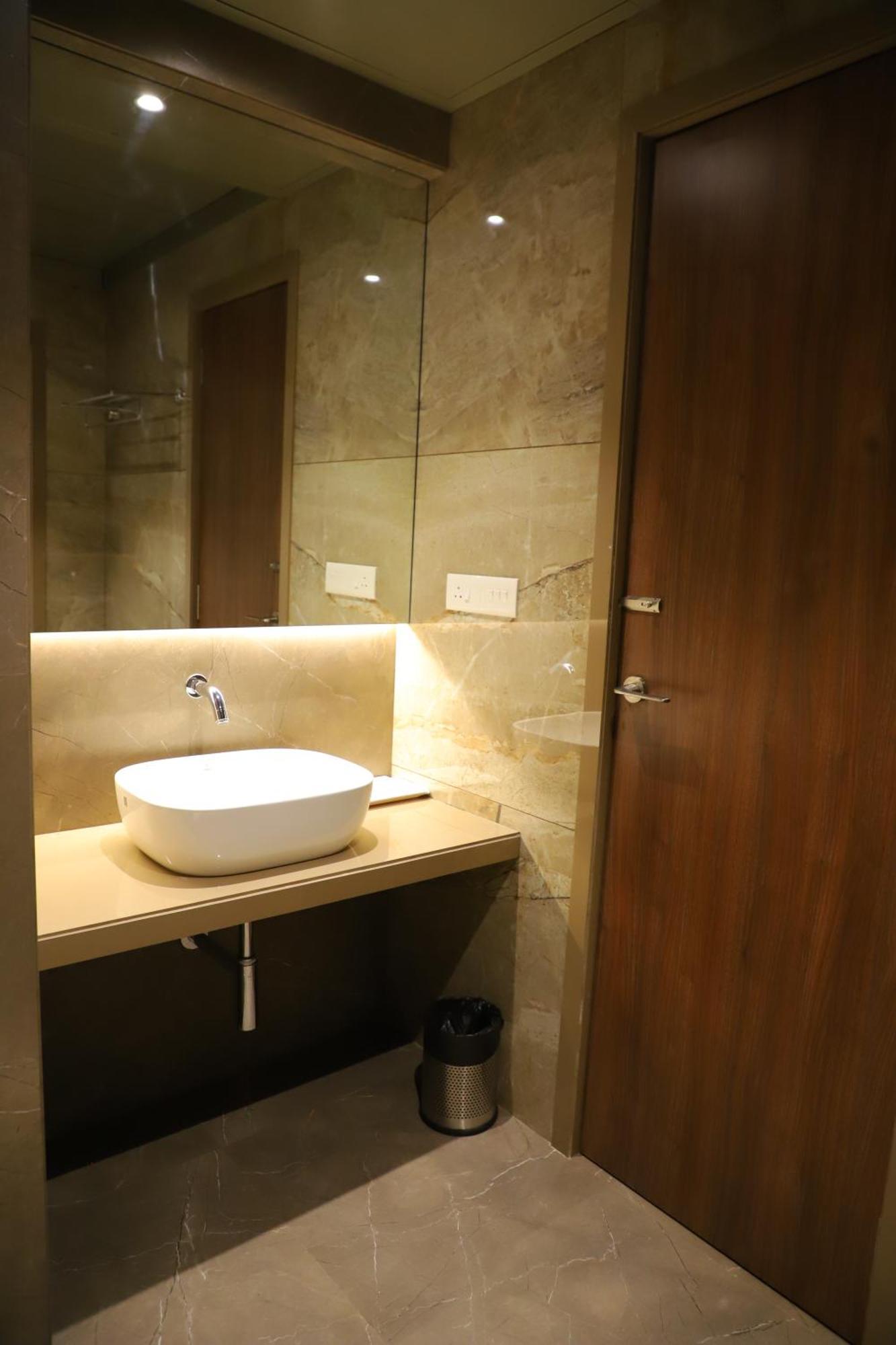 Le Vivanta Virar Bagian luar foto