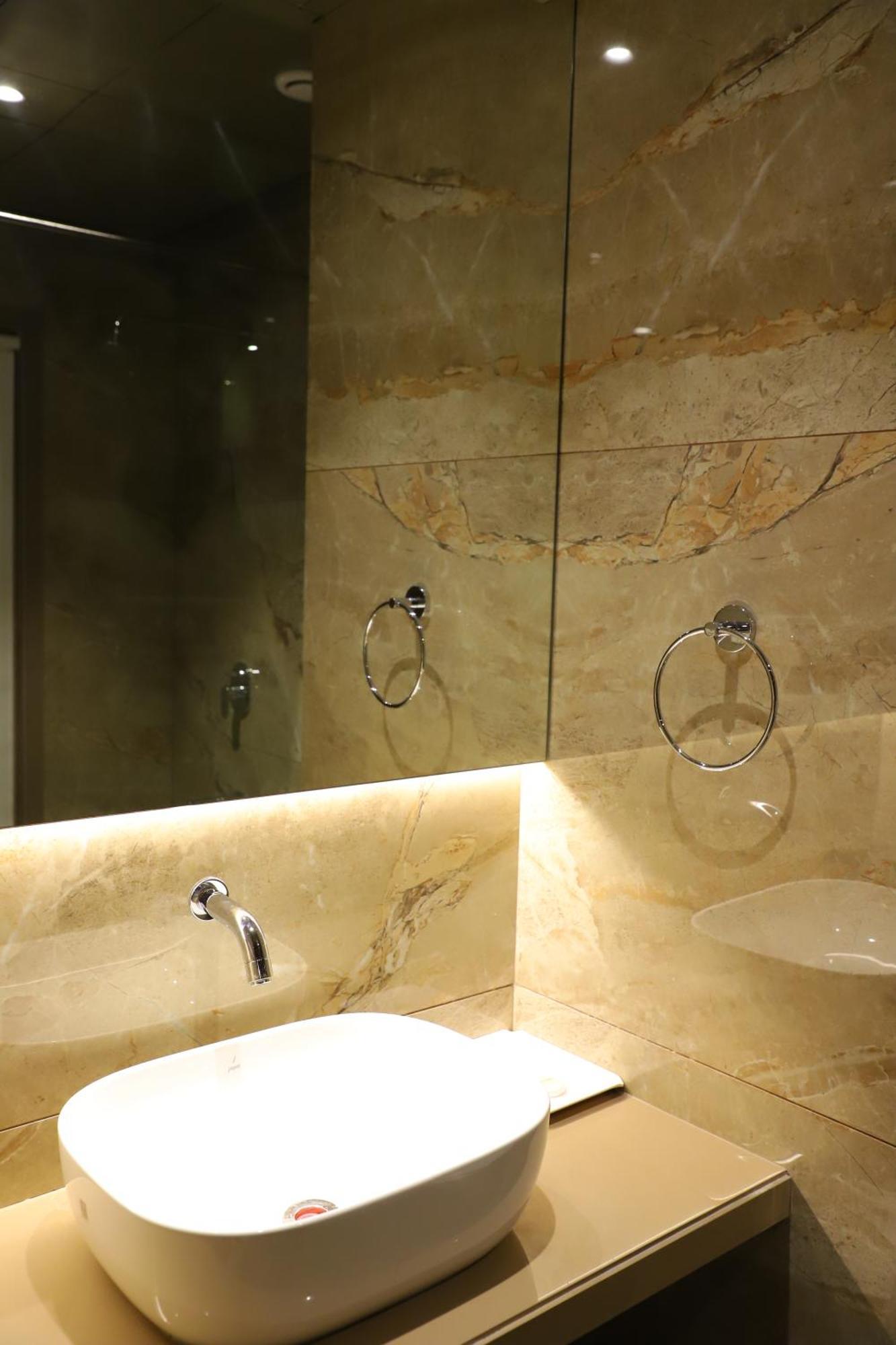 Le Vivanta Virar Bagian luar foto
