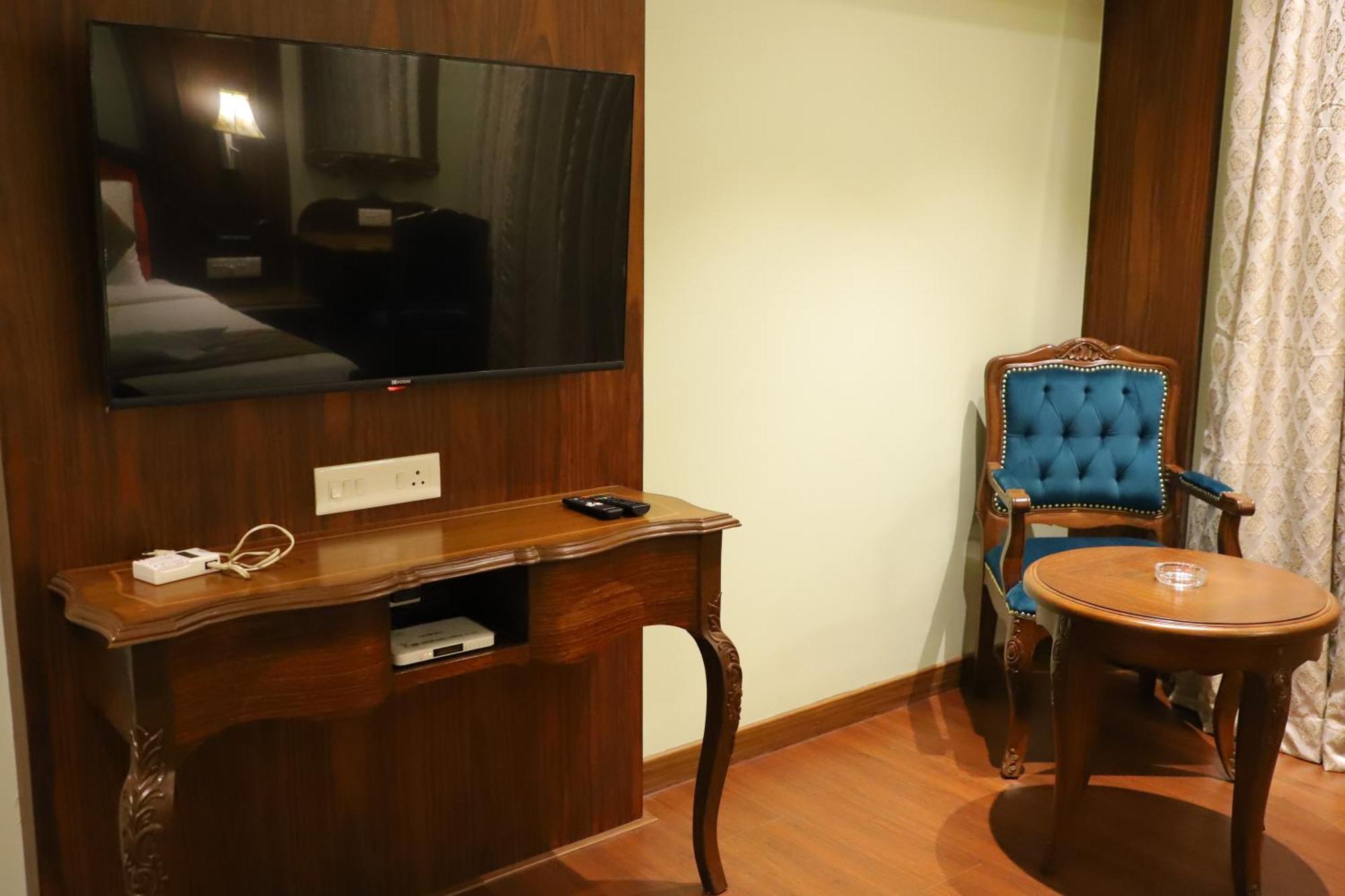 Le Vivanta Virar Bagian luar foto